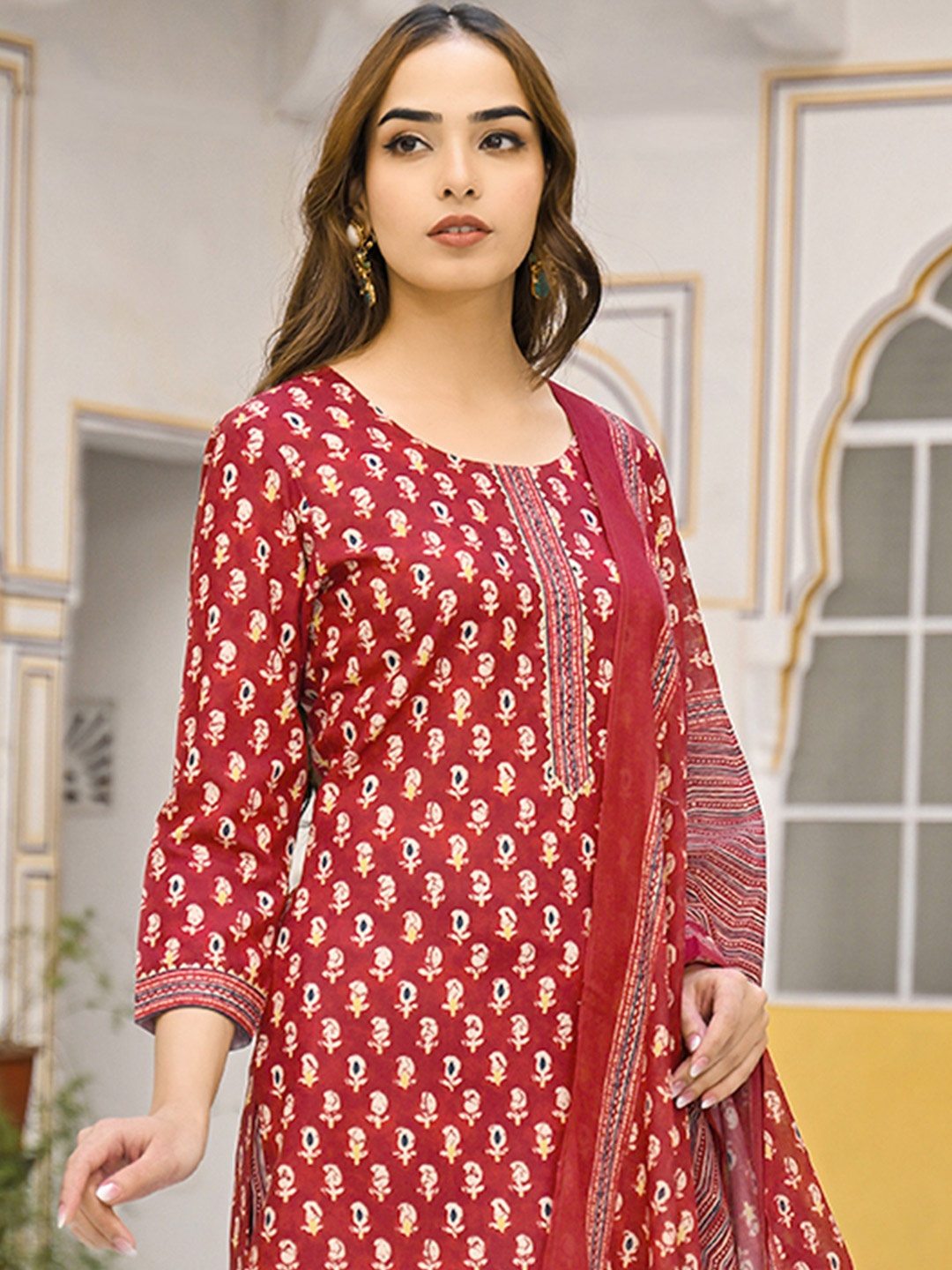 

AHIKA Women Ethnic Motifs Printed Regular Kurta with Trousers & With Dupatta, Maroon