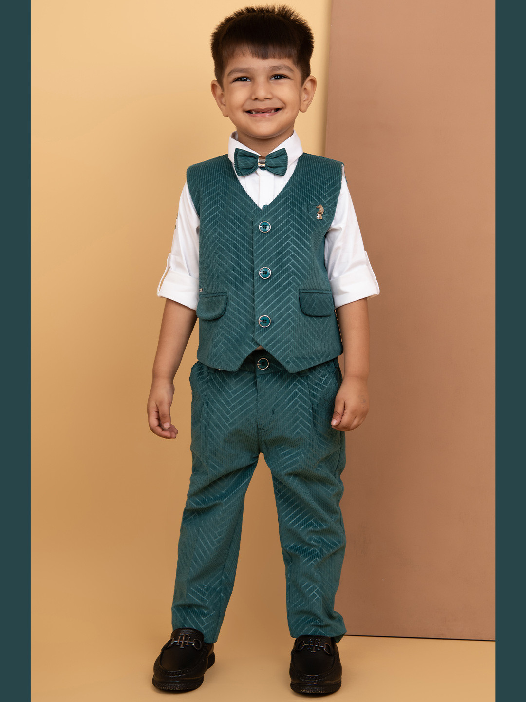 

LITTLE COLLARS Boys Self Design Single-Breasted 3-Piece Suit, Green