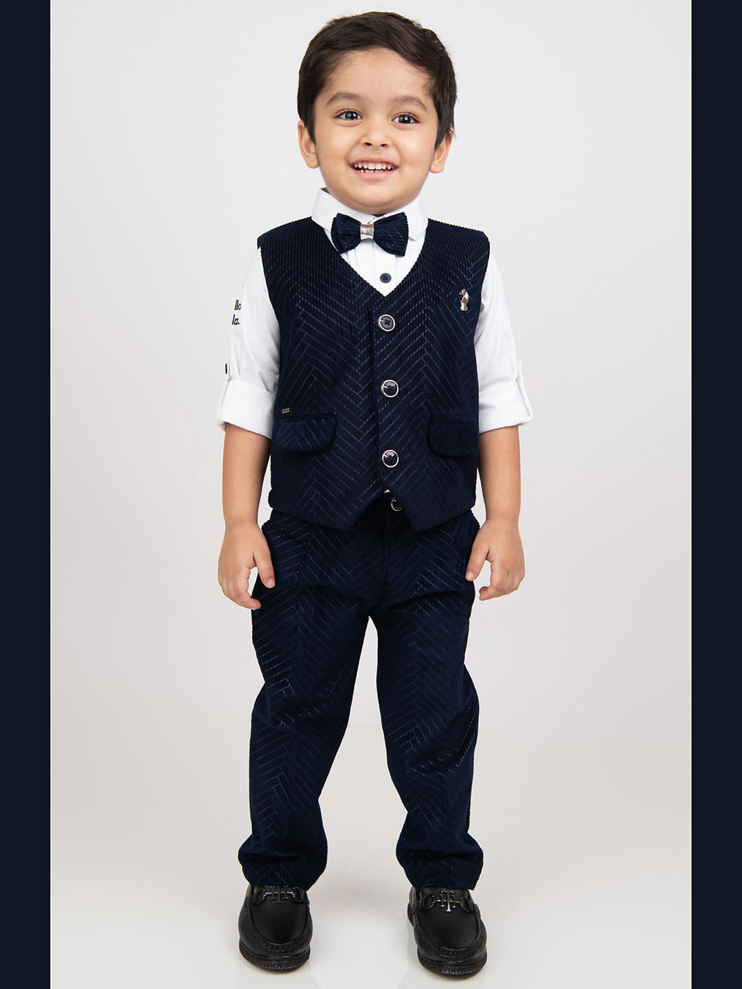 

LITTLE COLLARS Boys Self Design V-Neck Single-Breasted 3-Piece Suit, Navy blue