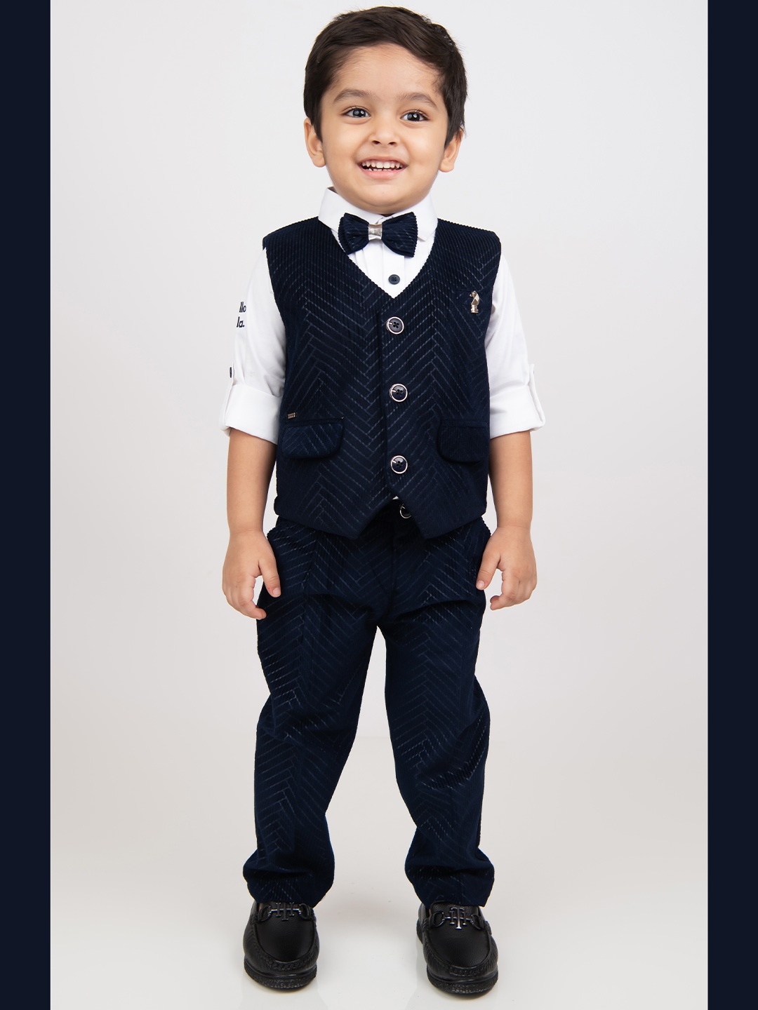 

LITTLE COLLARS Boys Self Design Velvet Suede Single-Breasted 4-Piece Suits, Navy blue