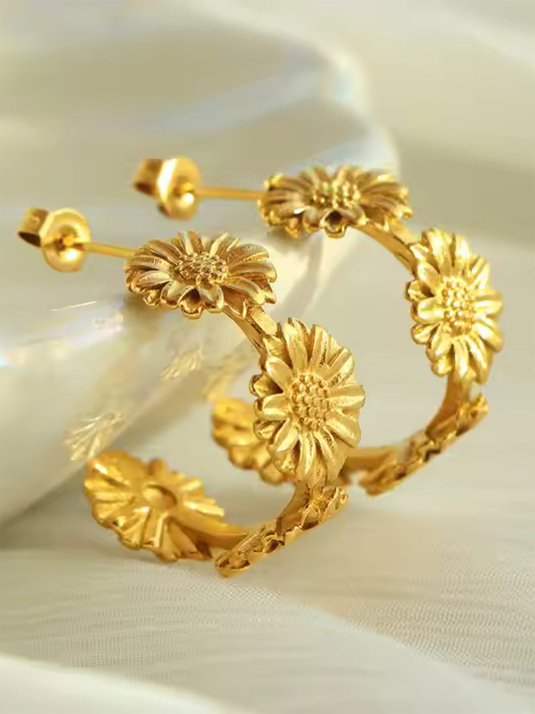 

Zaisha 18K Gold Plated Sunflower Hoop Earrings