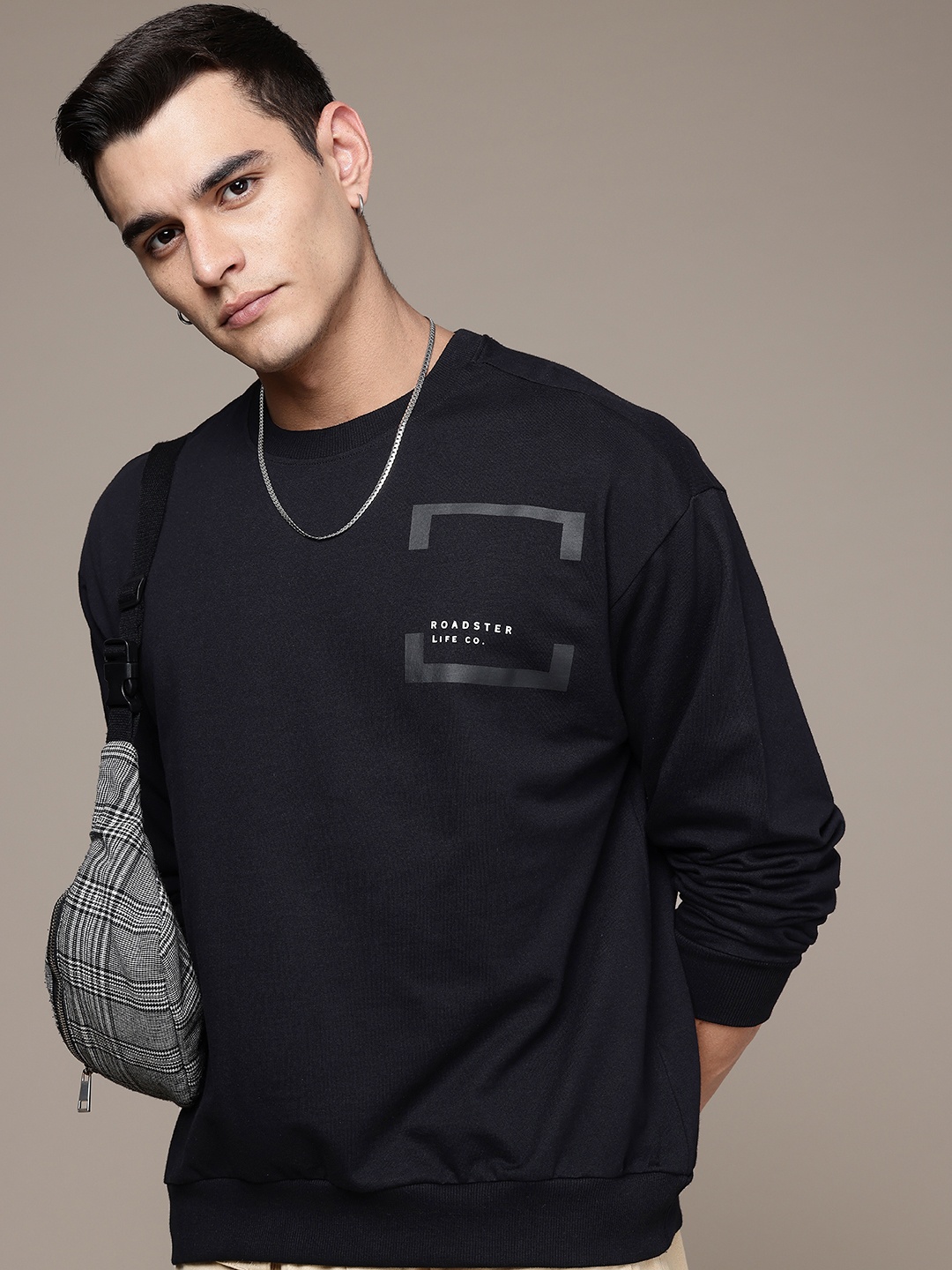 

The Roadster Lifestyle Co. Pure Cotton Oversized Sweatshirt with Brand Logo Detail, Black