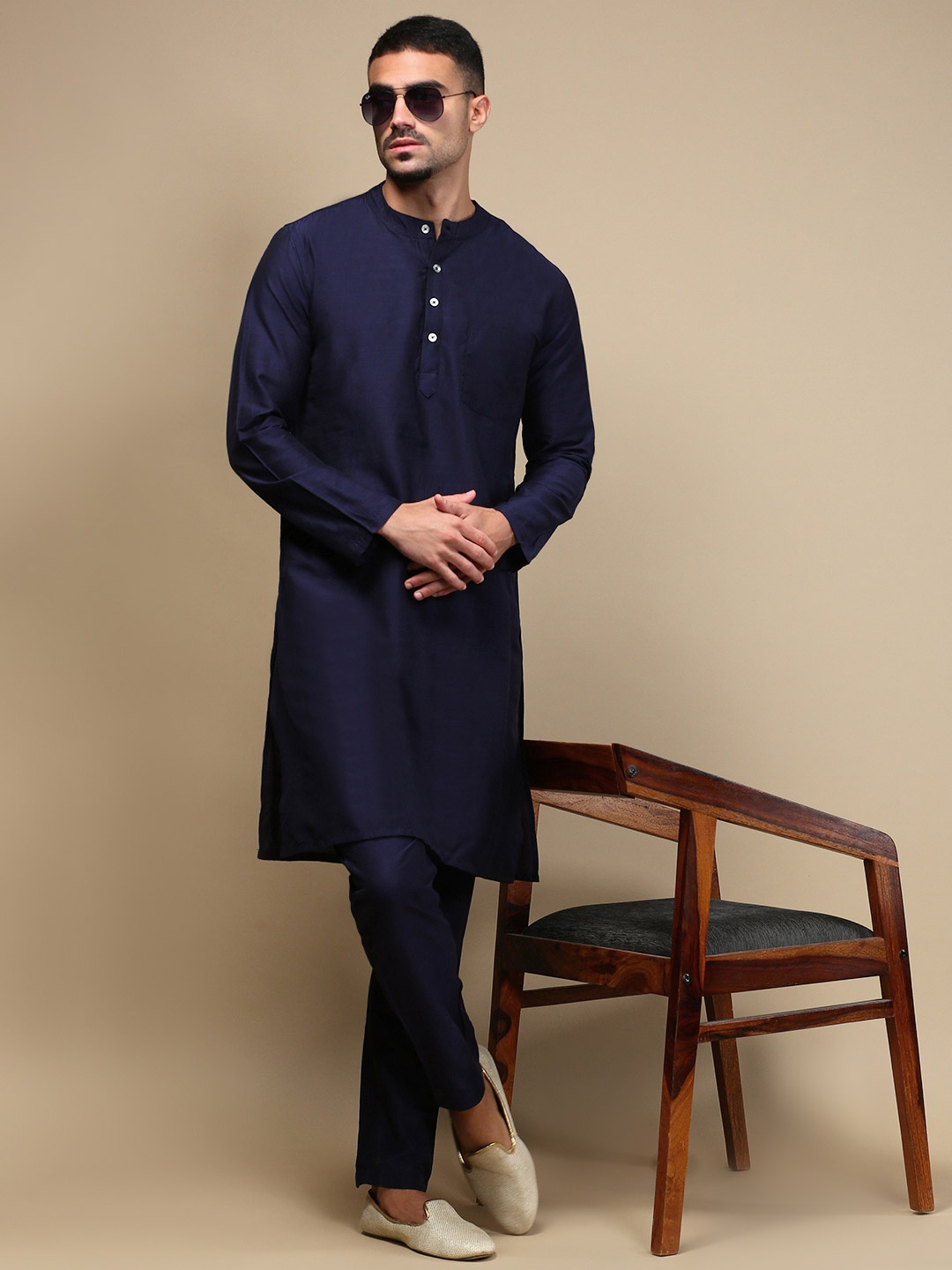 

WHITE HEART Band Collar Straight Kurta With Pyjamas, Navy blue