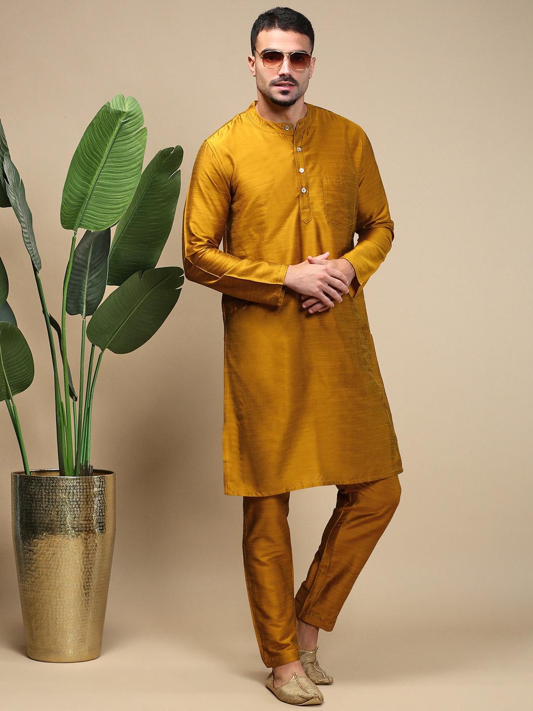 

WHITE HEART Band Collar Straight Kurta With Pyjamas, Mustard