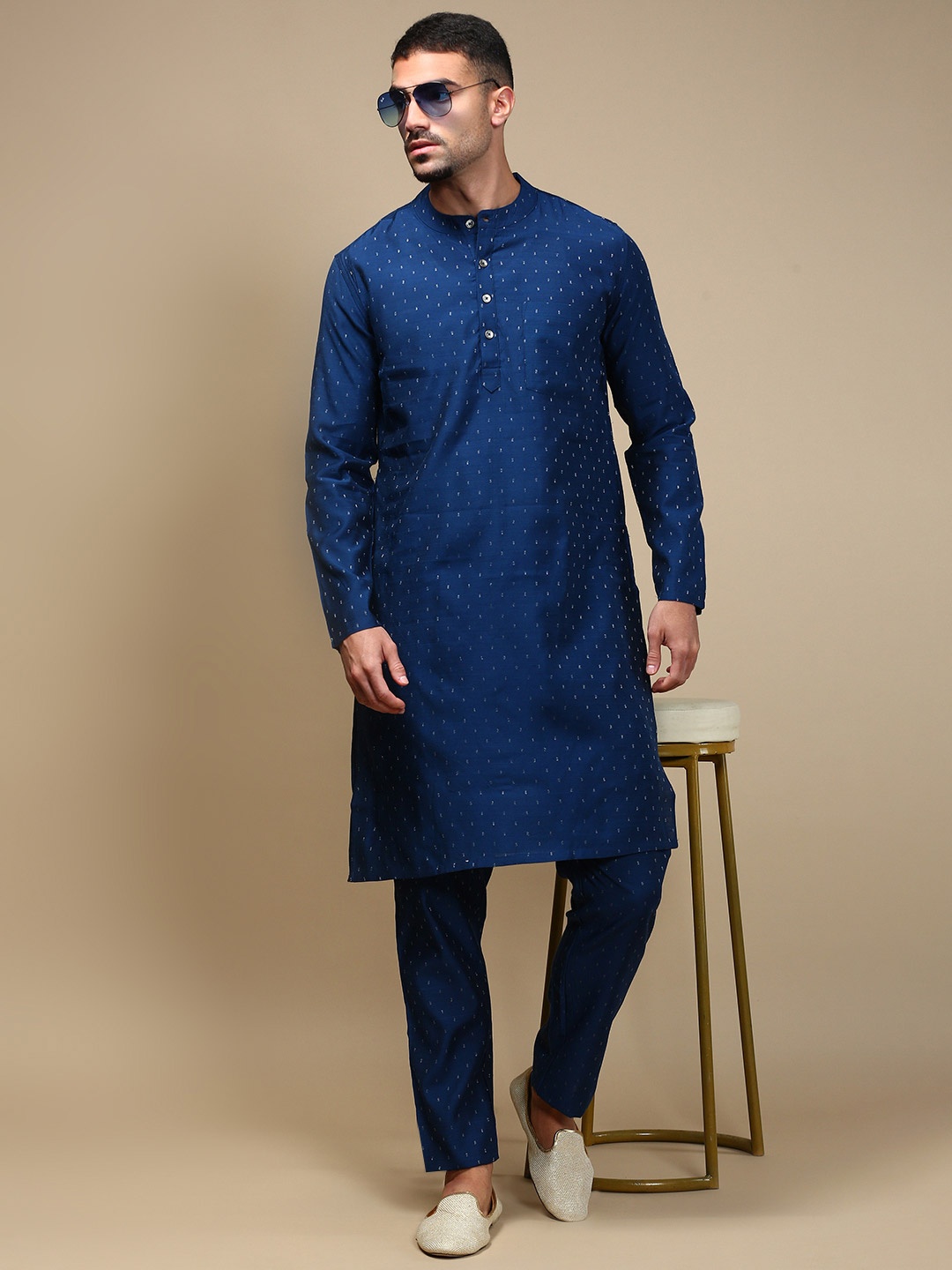 

WHITE HEART Geometric Printed Band Collar Straight Kurta With Pyjamas, Navy blue
