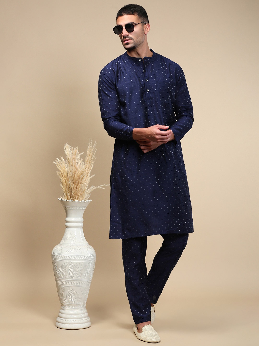 

WHITE HEART Geometric Woven Design Band Collar Straight Kurta With Pyjama, Navy blue