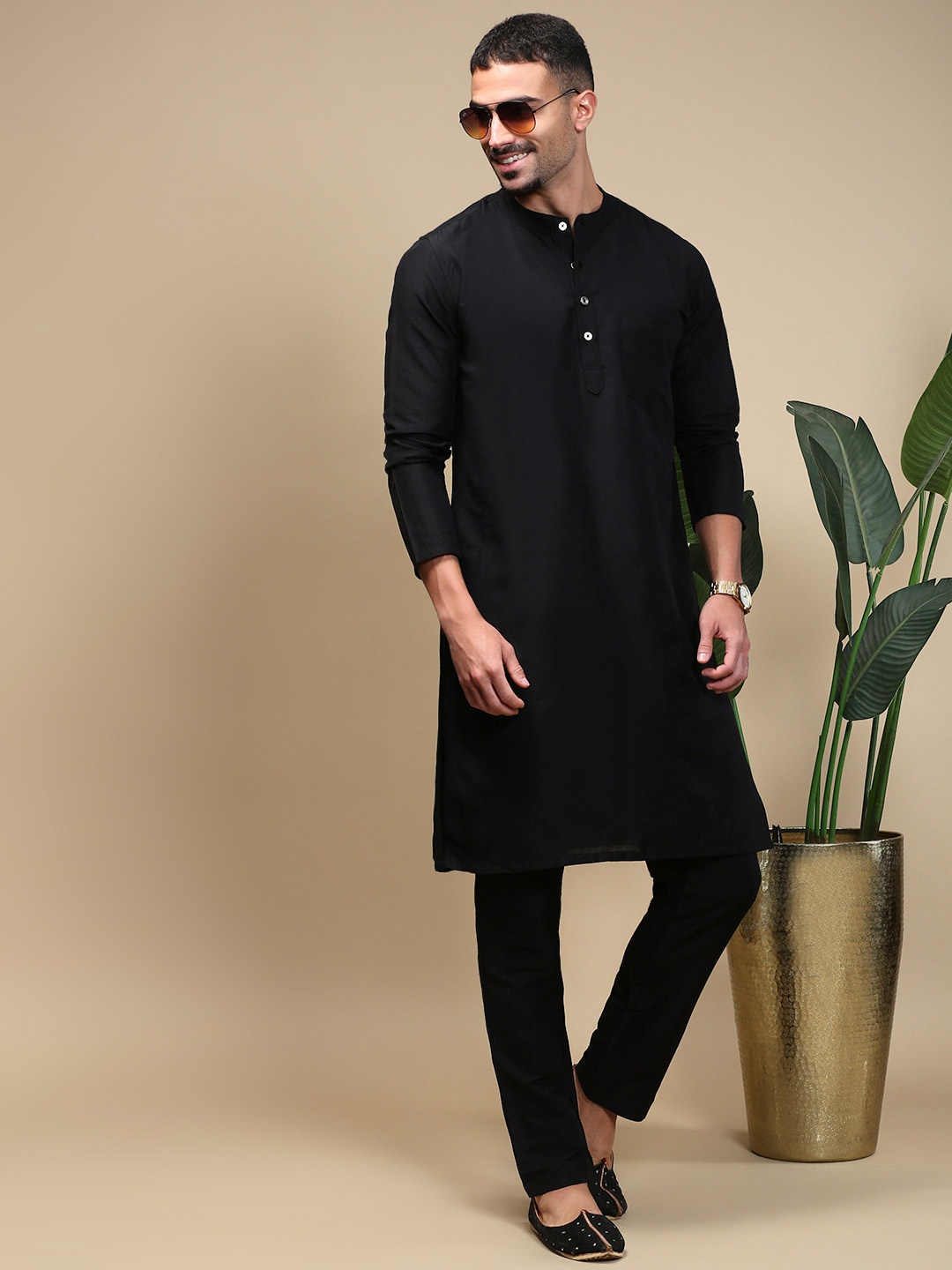 

WHITE HEART Band Collar Straight Kurta With Pyjamas, Black