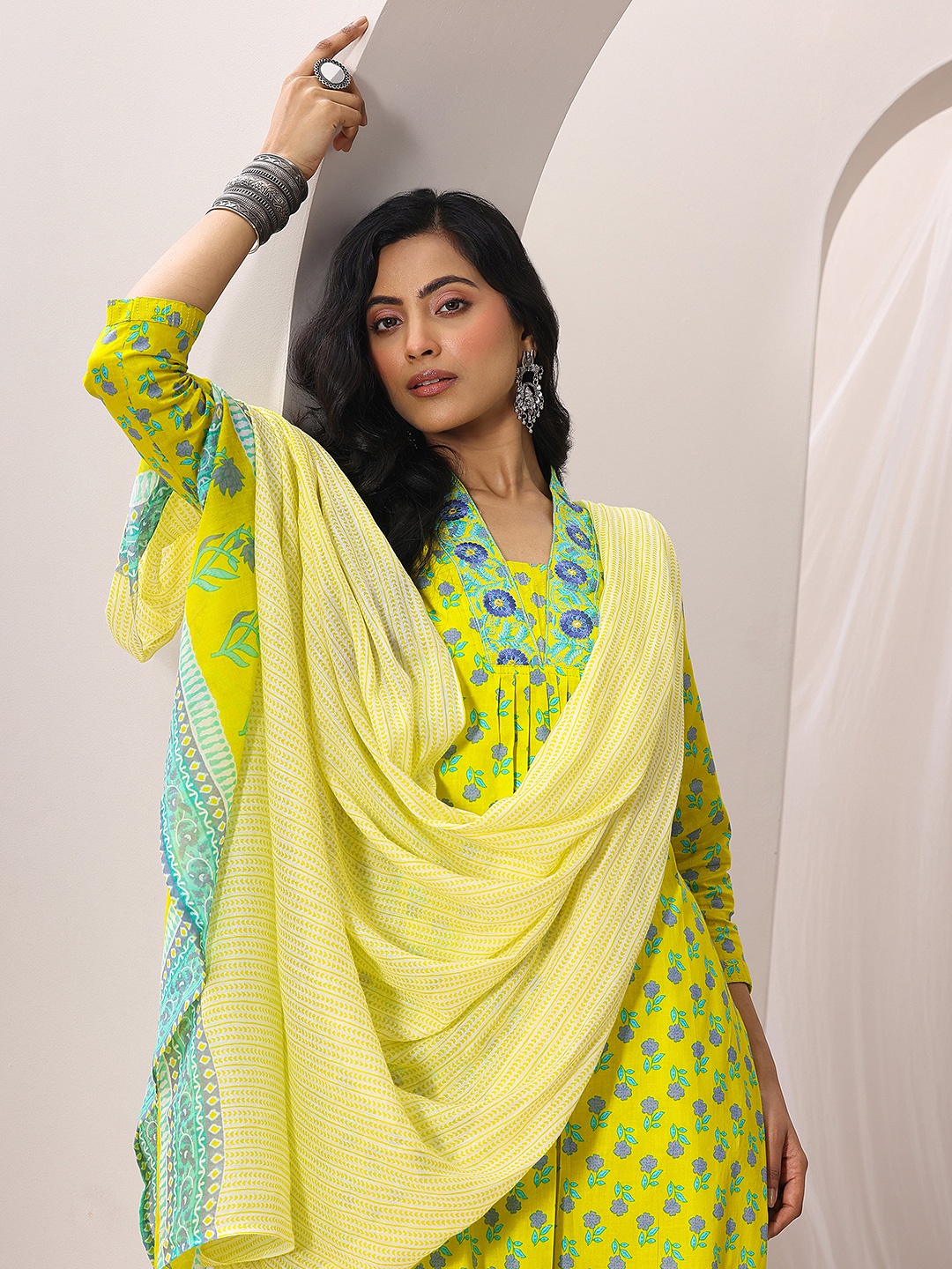 

Libas Floral Printed V-Neck Straight Kurta With Trousers And Dupatta, Yellow