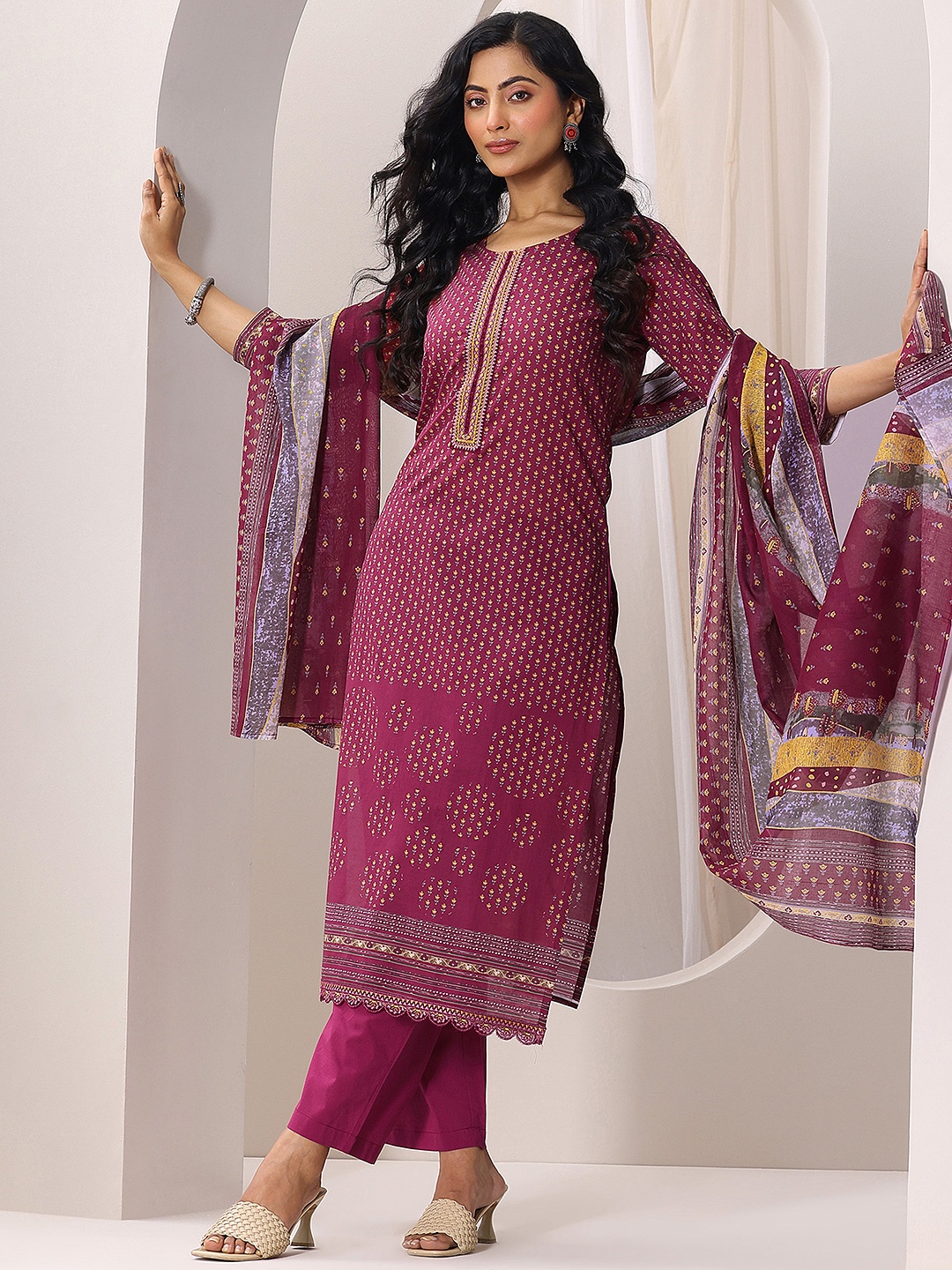 

Libas Floral Printed Round Neck Straight Kurta with Trousers & Dupatta, Maroon