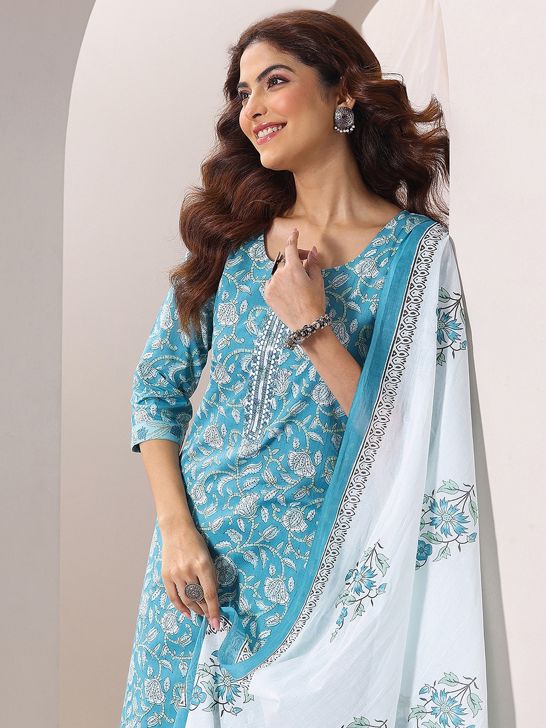 

Libas Floral Printed Round Neck Straight Kurta with Salwar & Dupatta, Blue