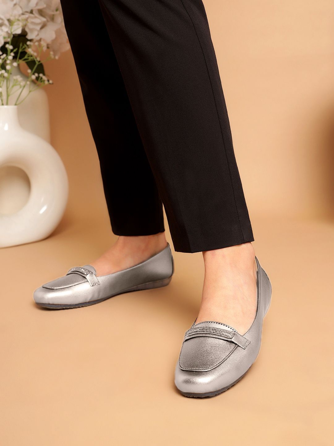 

Truffle Collection Women PU Loafers, Silver