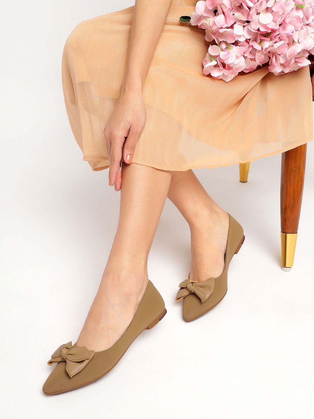 

Truffle Collection Women Pointed Toe Ballerinas with Bows Flats, Beige