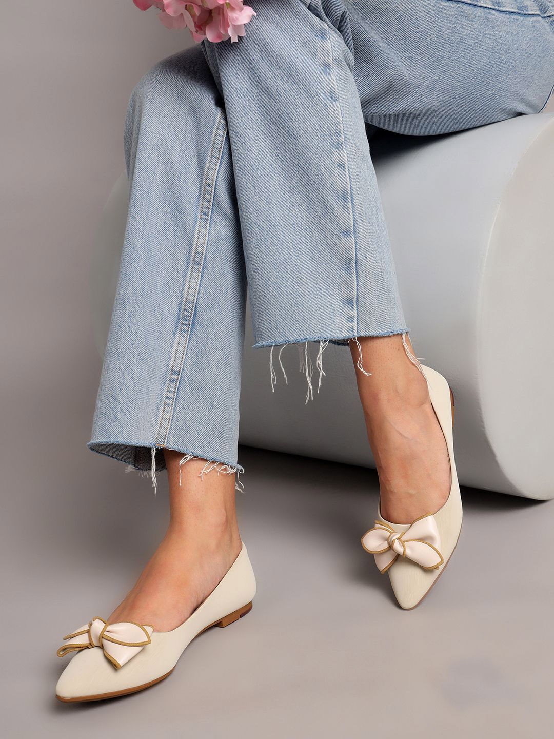 

Truffle Collection Women Ballerinas with Bows Flats, Cream