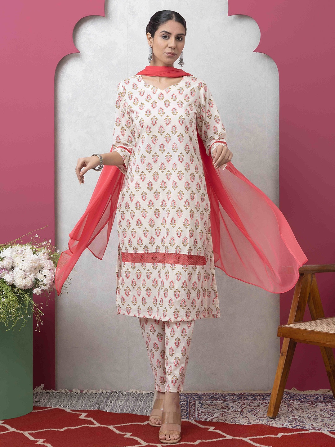 

SAKA DESIGNS Floral Printed V Neck Pure Cotton Kurta With Trousers & Dupatta, Pink