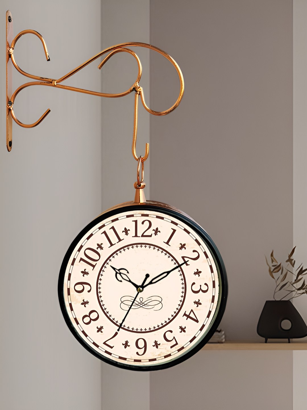 

OLIVE TREE Gold-Toned & White Analogue Metal Round Station Vintage Wall Clock