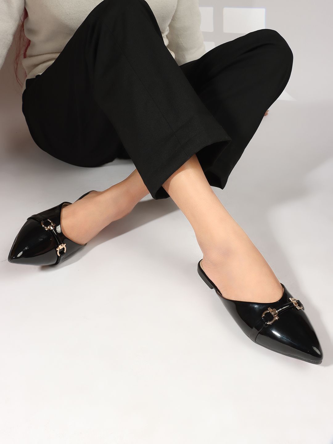 

Carlton London Women Mules Flats, Black