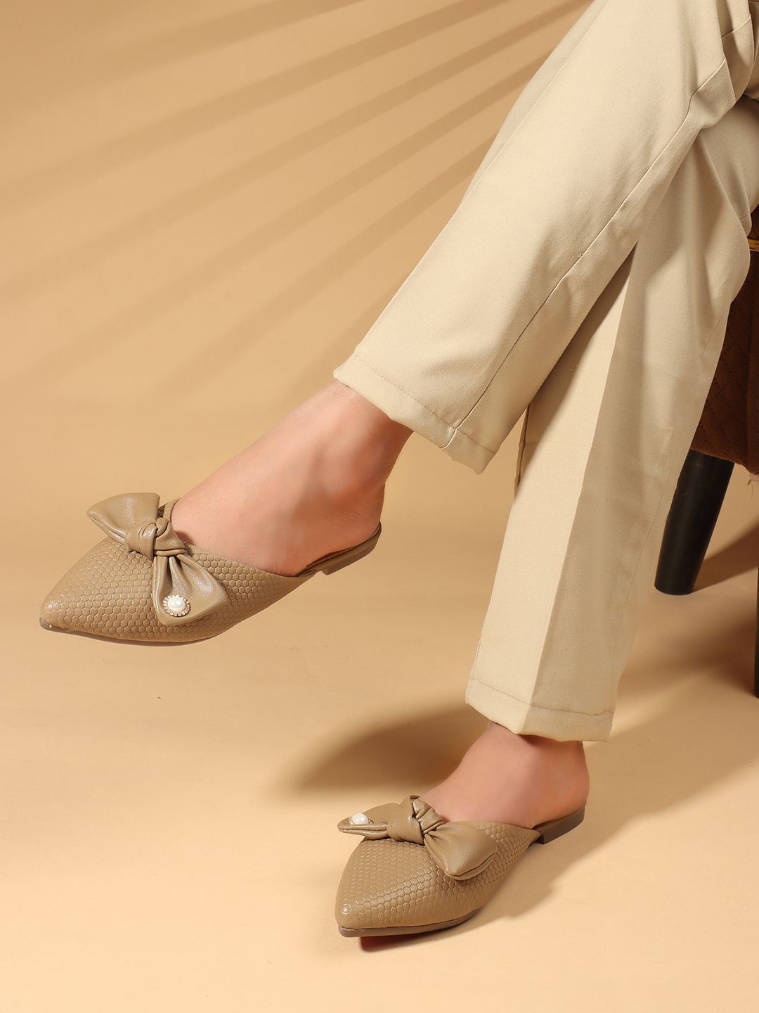 

Carlton London Women Textured Slip-On Mules with Bows Flats, Camel brown