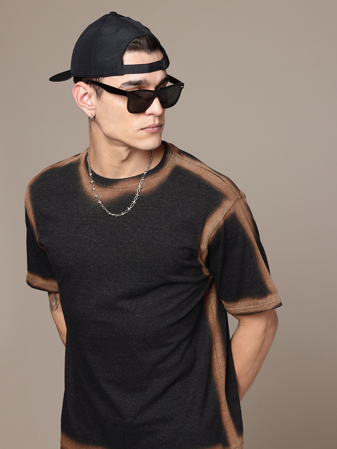 

R.Code by The Roadster Life Co. Men Tie and Dye Printed Relaxed Fit T-shirt, Charcoal