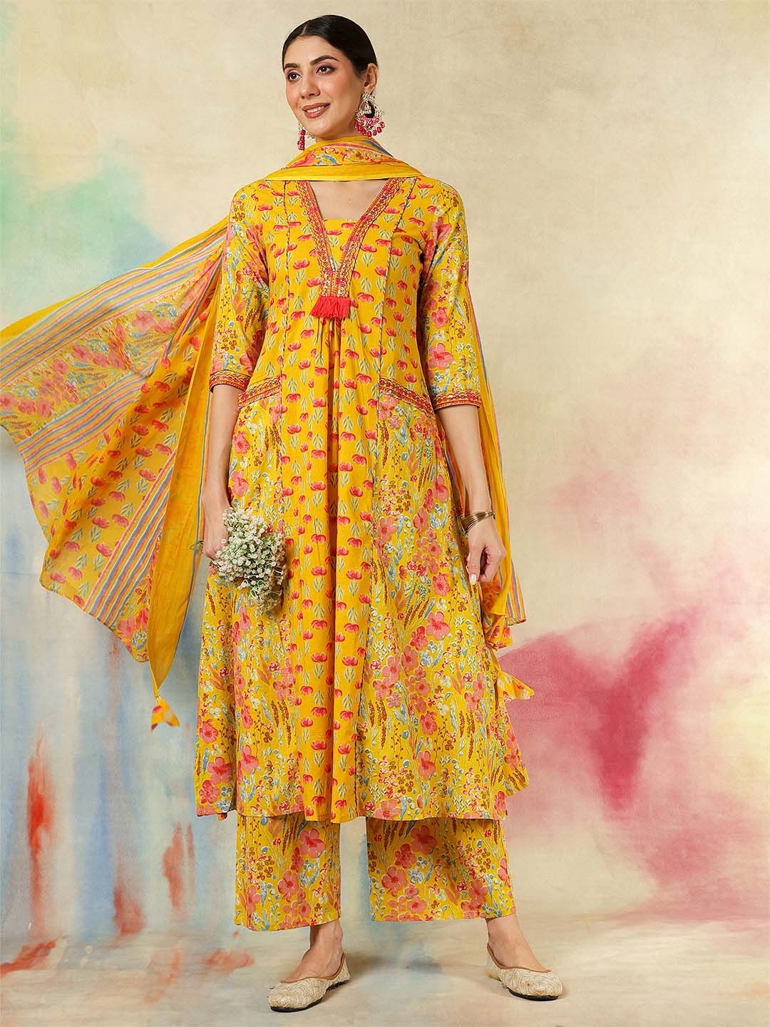 

KIMAYRA Women Floral Printed Regular Pure Cotton Kurta with Palazzos & With Dupatta, Mustard