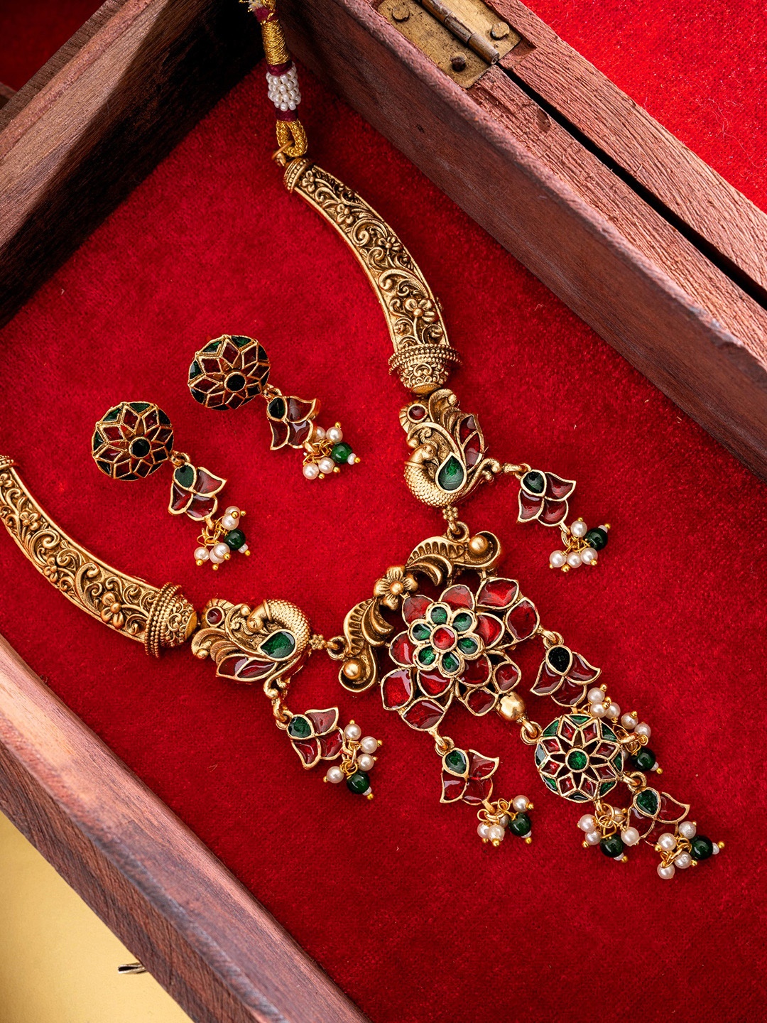 

PANASH Gold-Plated Artificial Stones-Studded & Beaded Jewellery Set