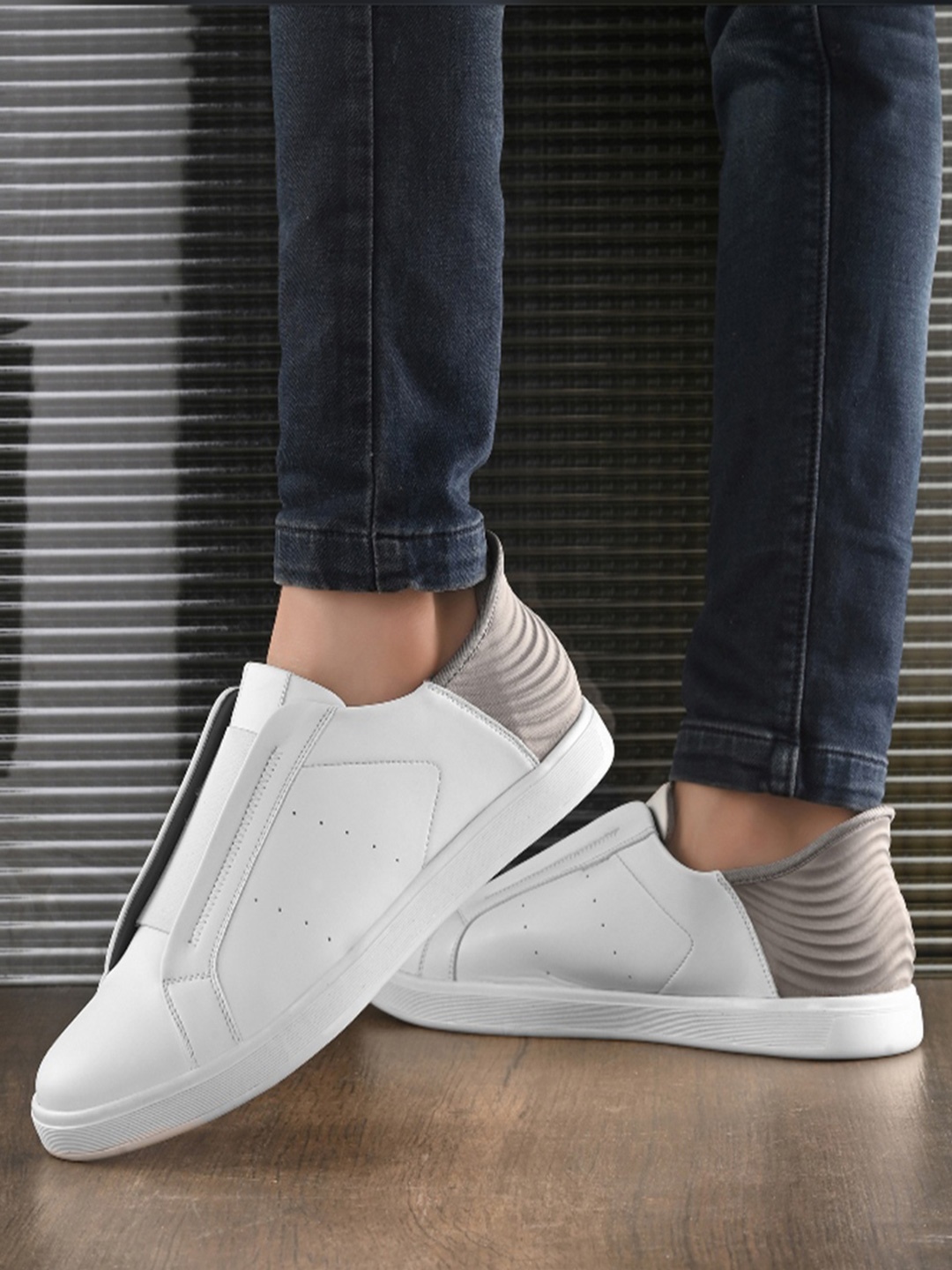 

The Roadster Lifestyle Co Men Round Toe Lightweight Slip-On Sneakers, White