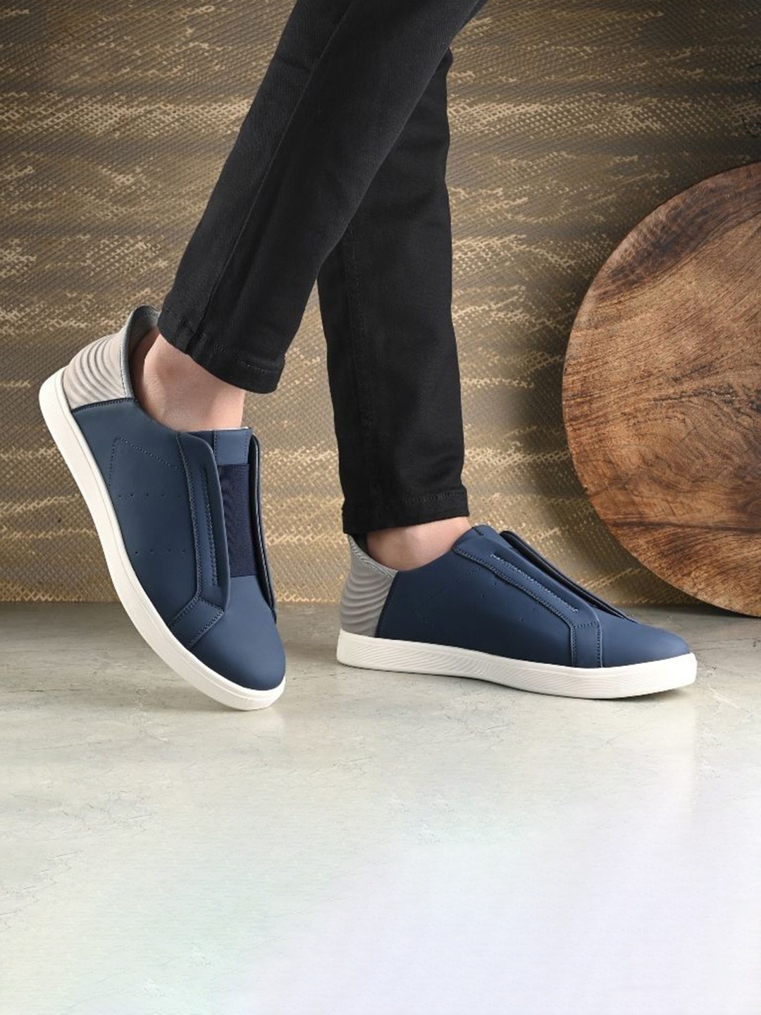 

The Roadster Lifestyle Co Men Casual Sneakers, Navy blue