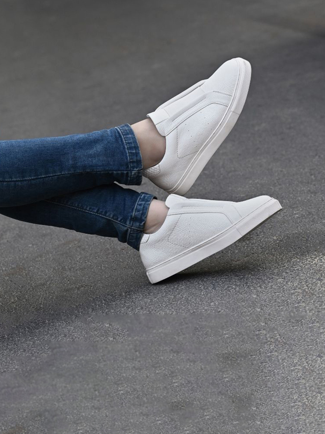 

The Roadster Lifestyle Co Men Lightweight Round Toe Slip-On Sneakers, White