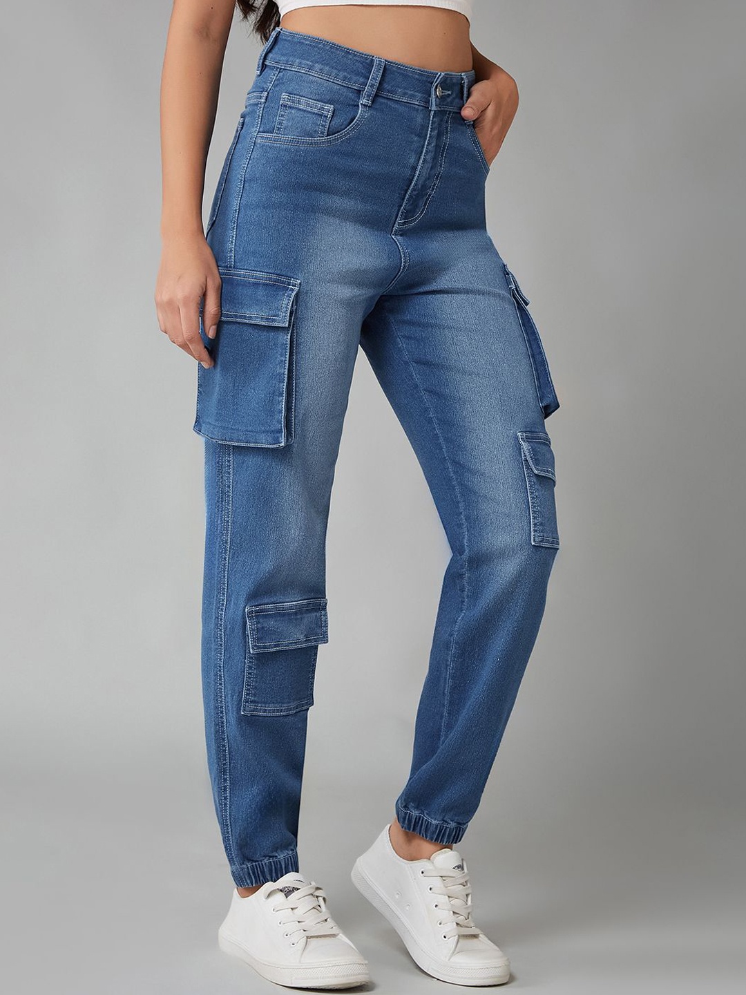 

DOLCE CRUDO Women High-Rise Mildly Distressed Light Fade Stretchable Jeans, Blue