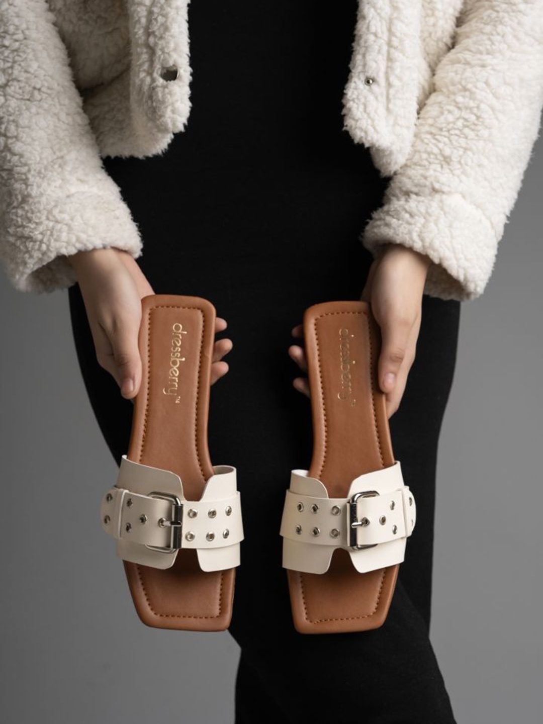 

DressBerry Women Open Toe Flats with Bows, Cream