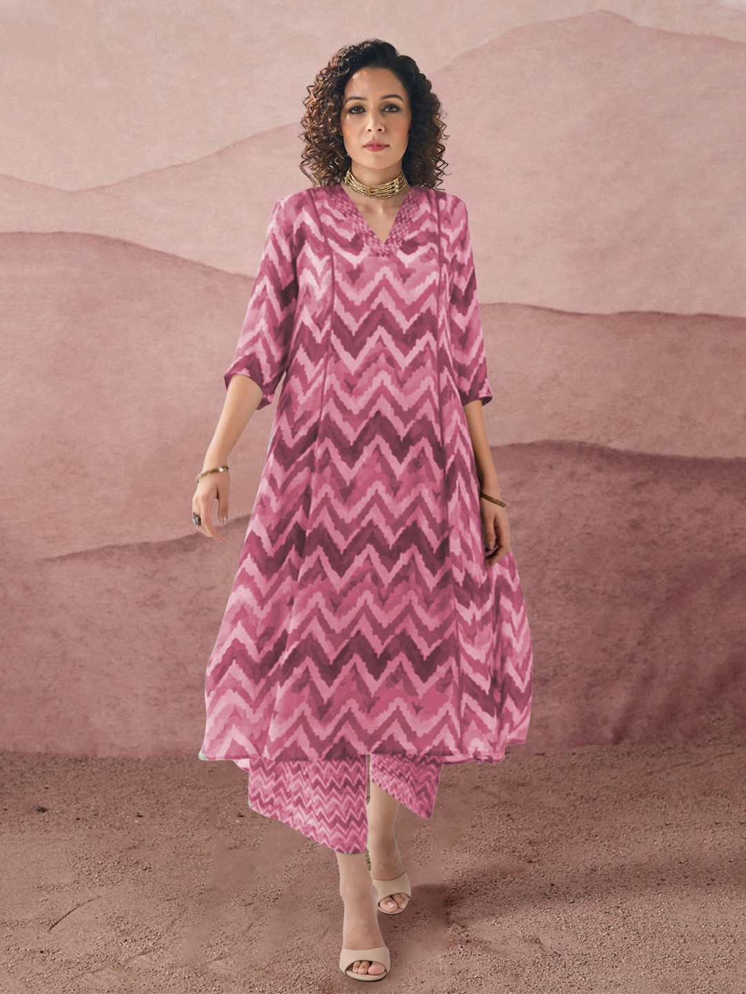 

TOOCHKI Chevron Printed V-Neck Three-Quarter Sleeves Regular Kurta With Palazzo, Pink
