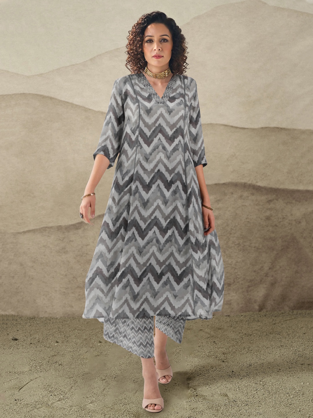 

BAESD Chevron Printed Panelled V-Neck A-Line Kurta With Palazzos, Grey