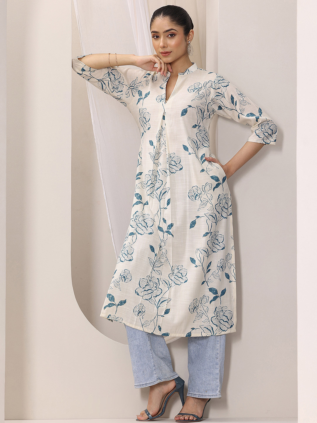 

Libas Floral Printed Mandarin Collar Pleated Straight Kurta, White