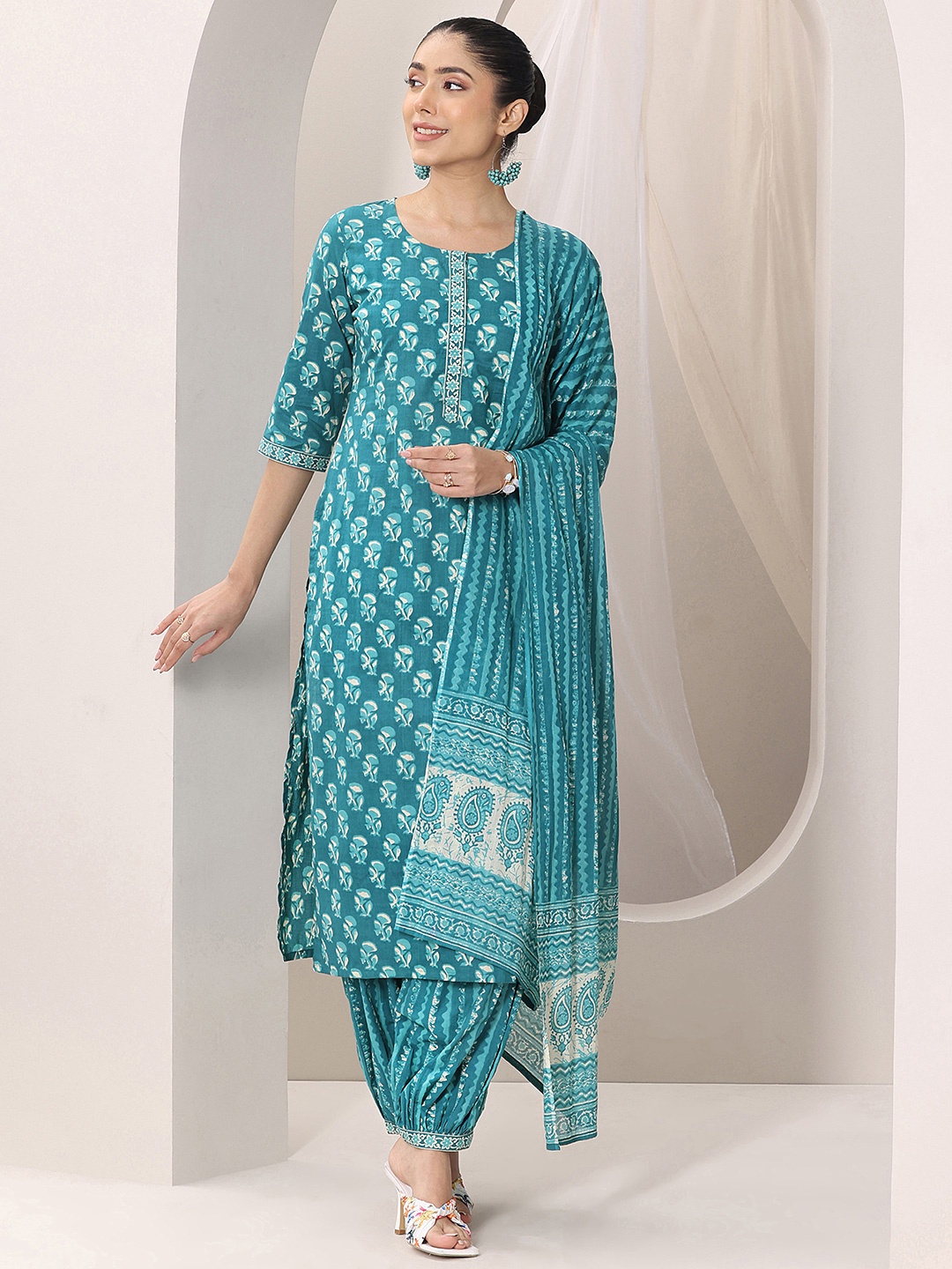 

Libas Teal Blue Floral Printed Round Neck Straight Kurta With Salwar & Dupatta