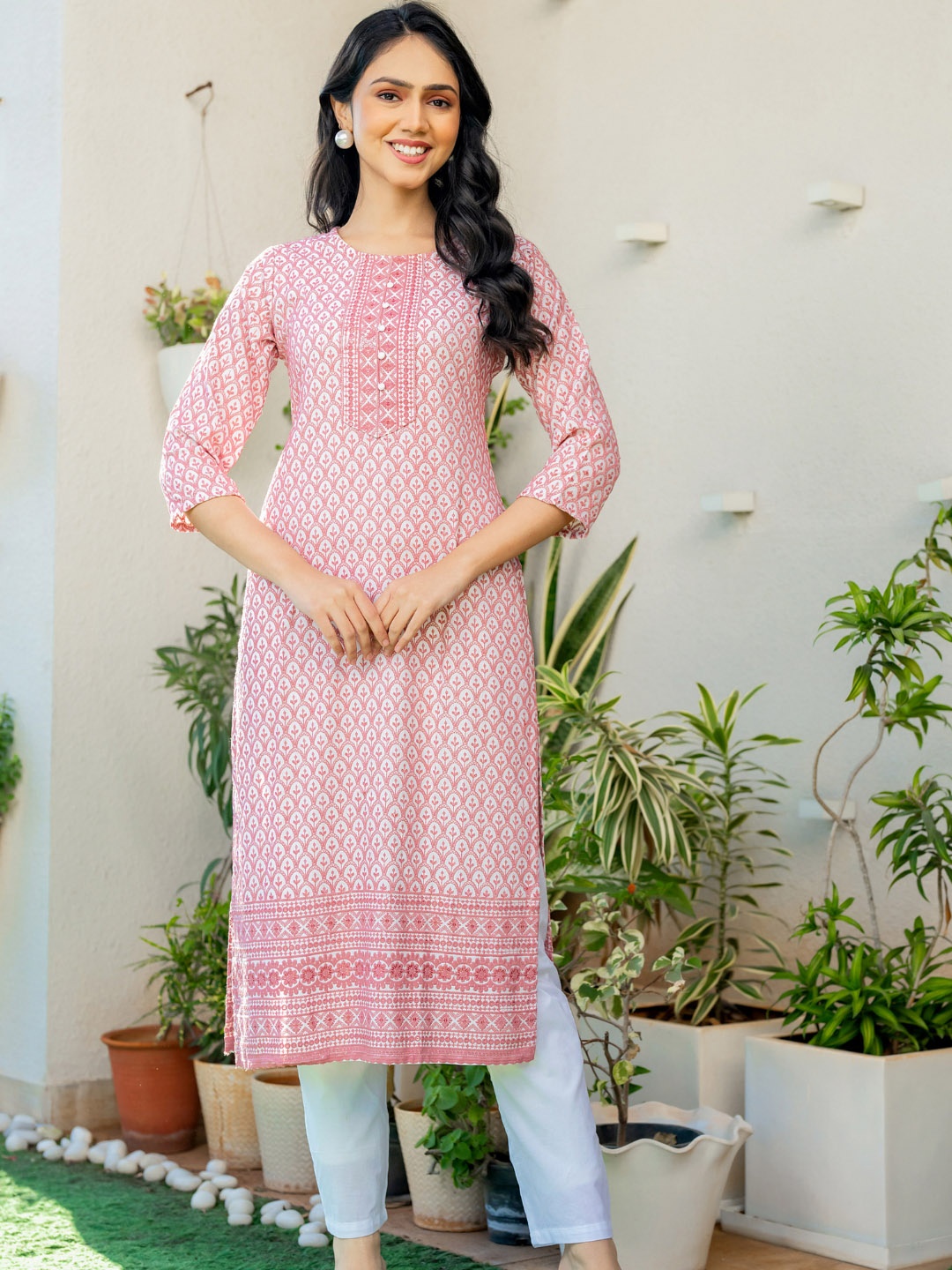 

PRETTY PALLU Floral Embroidered Round Neck Straight Kurta, Pink