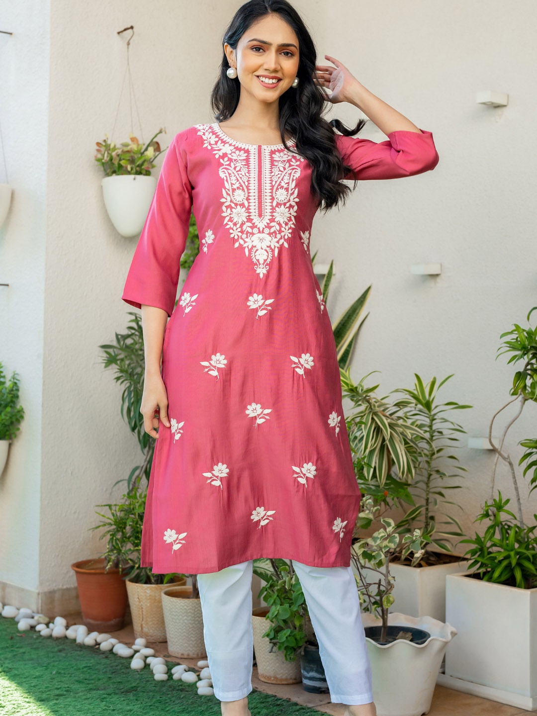 

PRETTY PALLU Floral Embroidered Thread Work Round Neck Straight Kurta, Pink