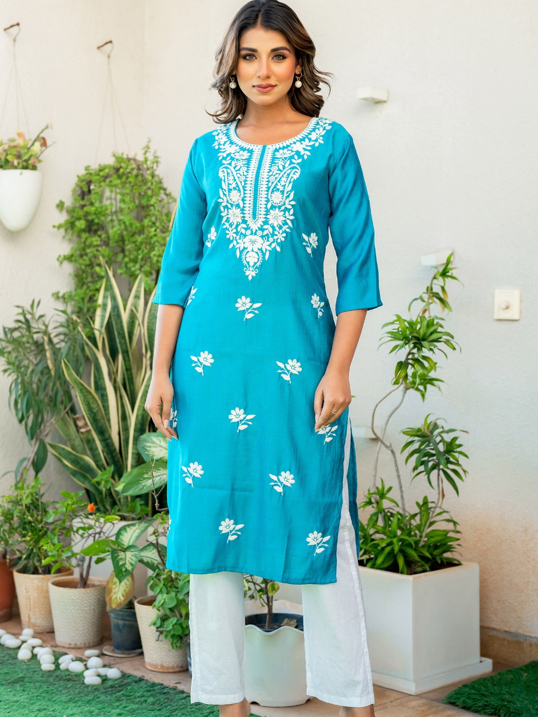 

PRETTY PALLU Floral Embroidered Thread Work Round Neck Straight Kurta, Blue