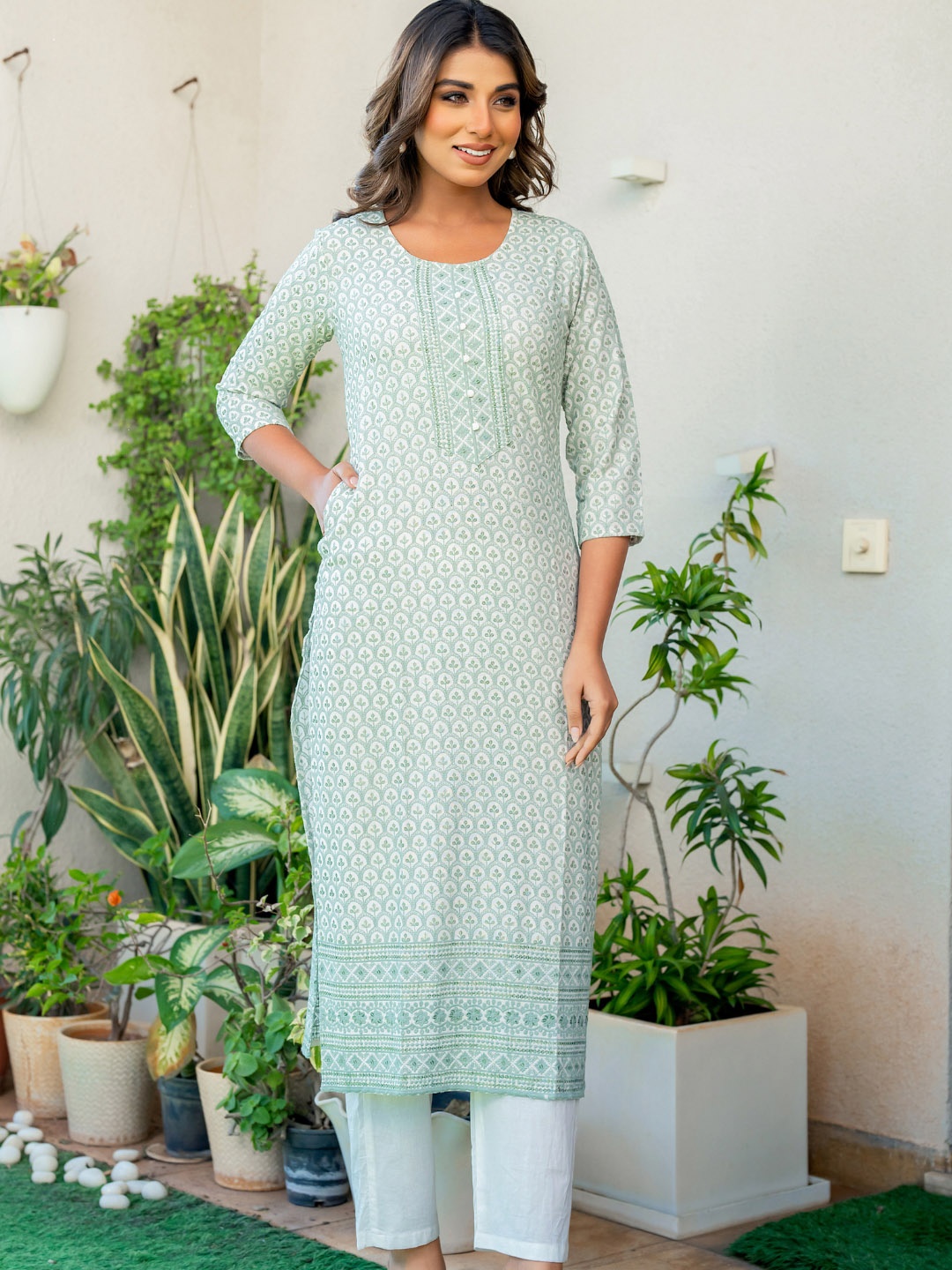 

PRETTY PALLU Floral Embroidered Chikankari Round Neck Straight Kurta, Green
