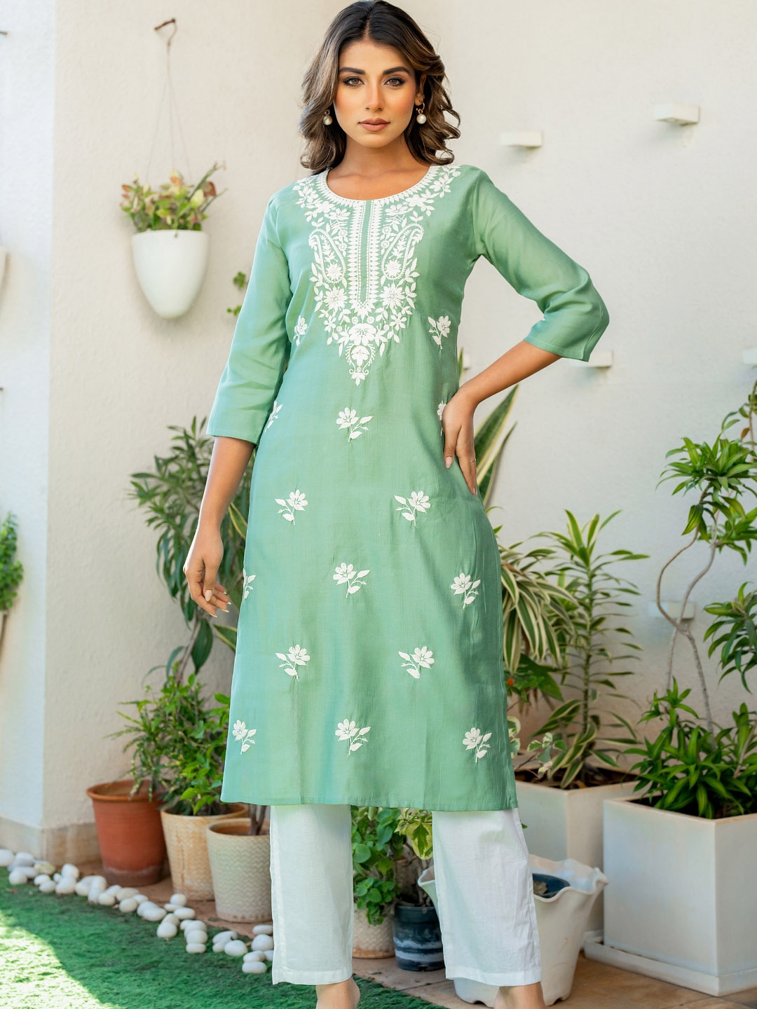 

PRETTY PALLU Floral Embroidered Thread Work Round Neck Straight Kurta, Green