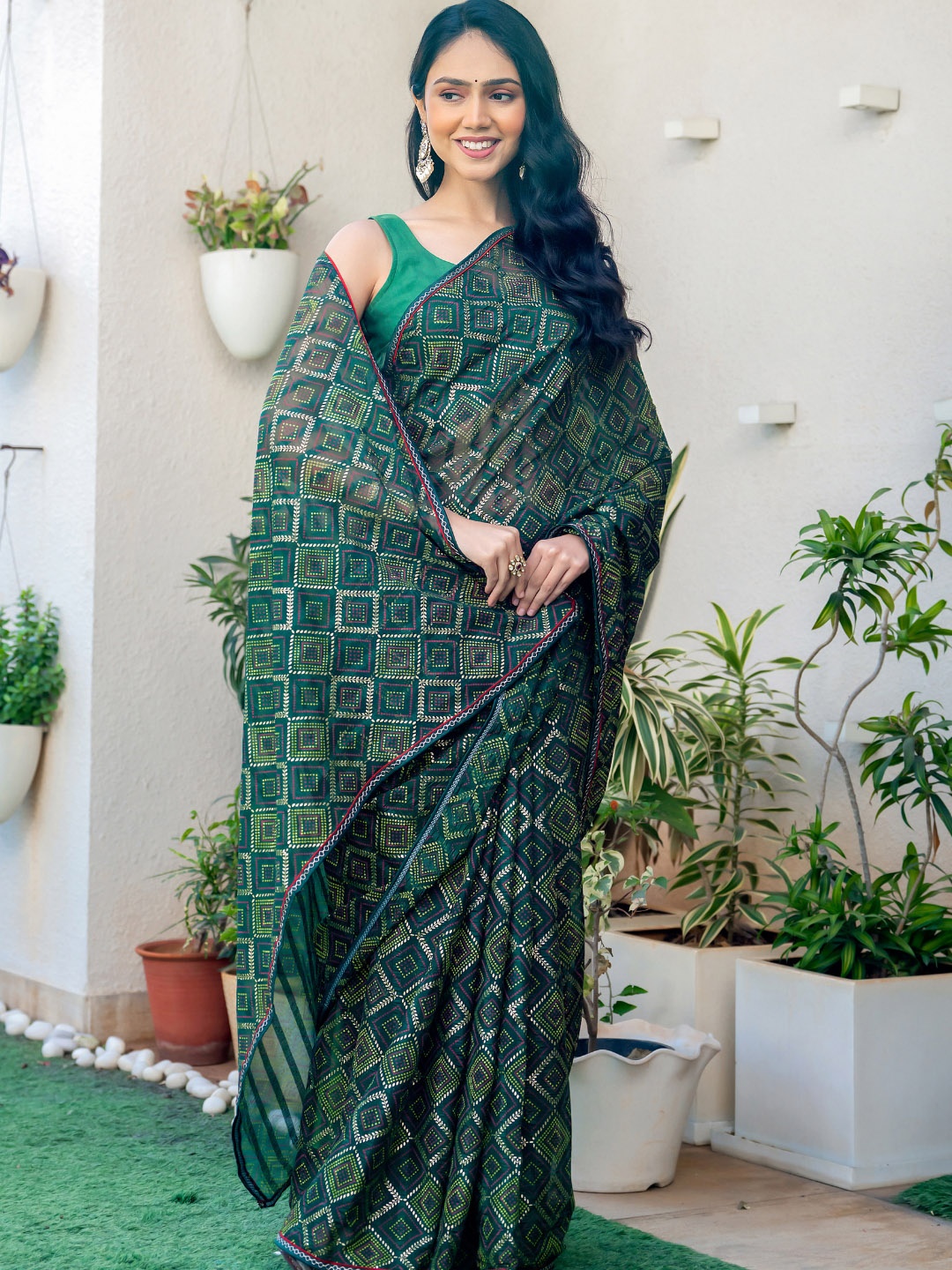 

PRETTY PALLU Geometric Printed Saree, Green