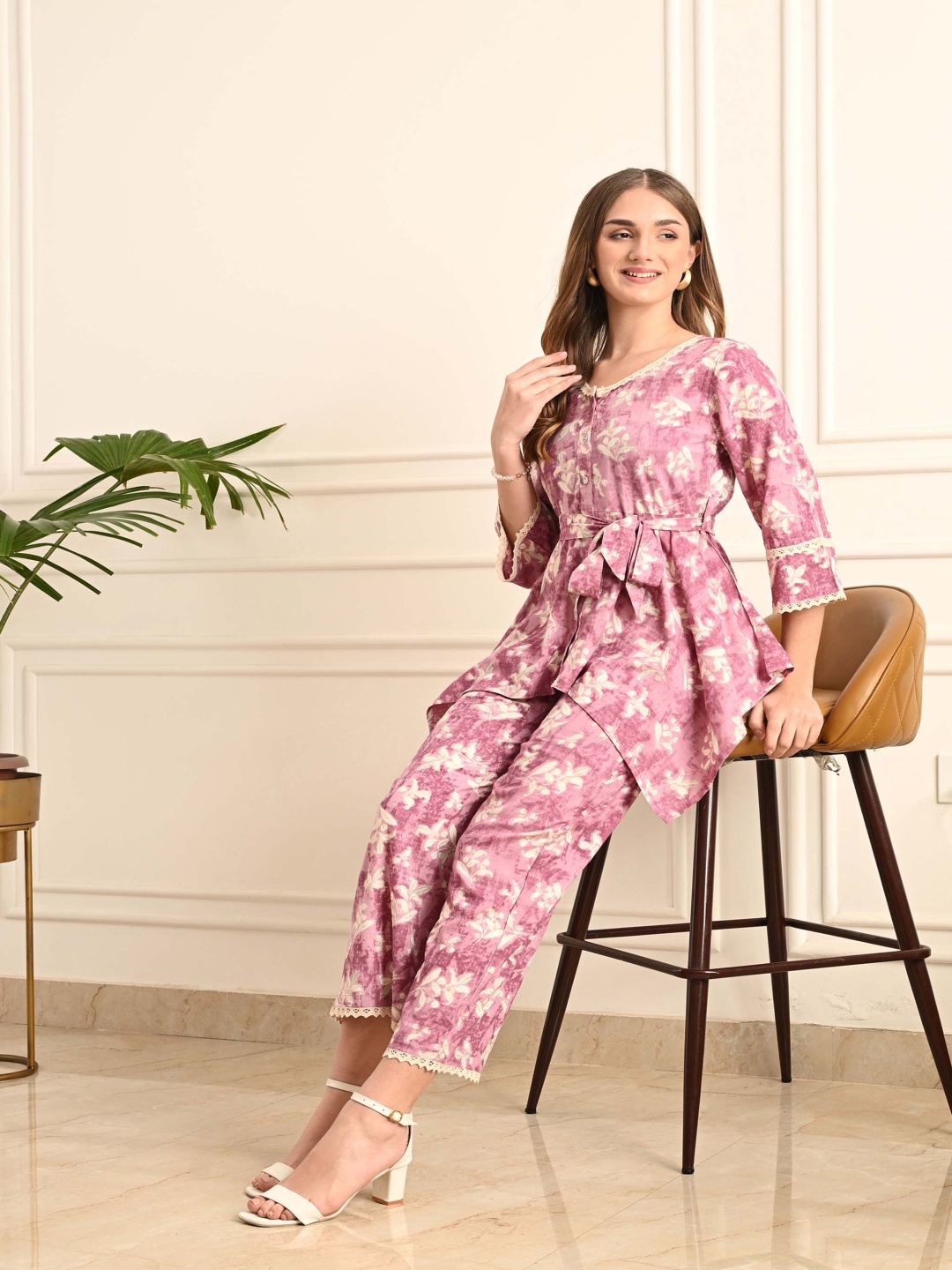 

Mintmarie Floral Printed V-Neck Top With Trousers, Pink