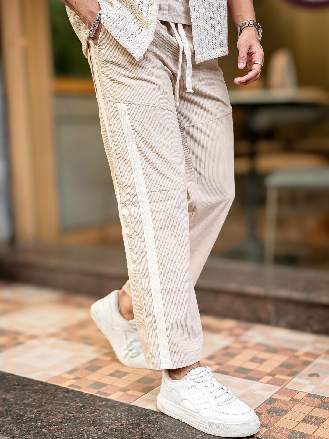 

Maniac Men Mid-Rise Corduroy Relaxed Fit Regular Trousers, Beige