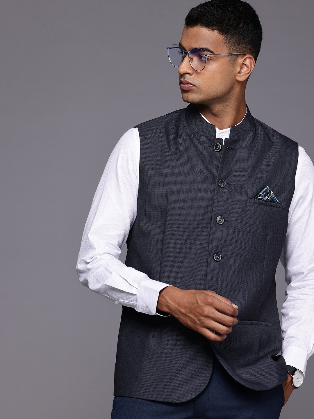 

Theme Solid Nehru Jacket with Pocket Square, Navy blue