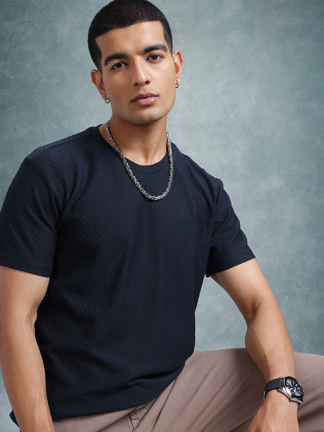 

The Roadster Lifestyle Co. Men Self Design Relaxed Fit T-shirt, Navy blue