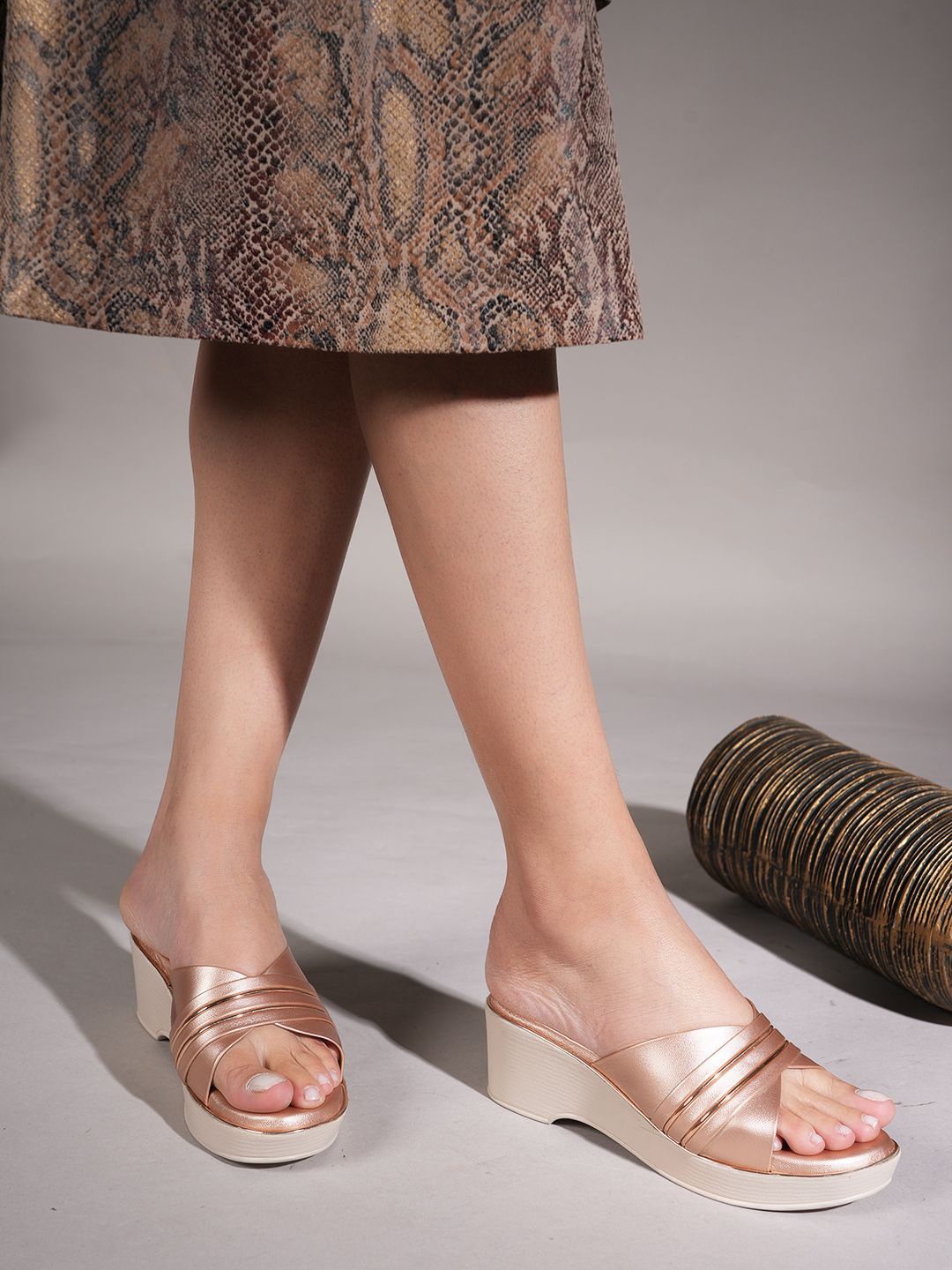 

DressBerry Women Party Wedge Sandals, Rose gold