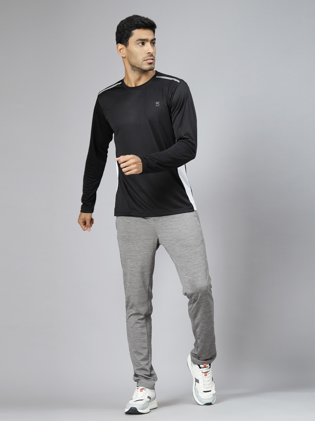 

HRX by Hrithik Roshan Men Colourblocked Round Neck T-shirt, Black