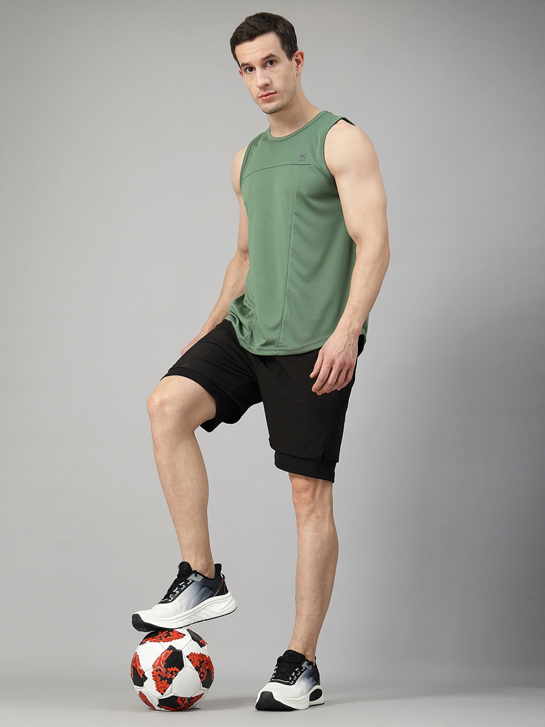 

HRX by Hrithik Roshan Men Solid Round Neck T-shirt, Green