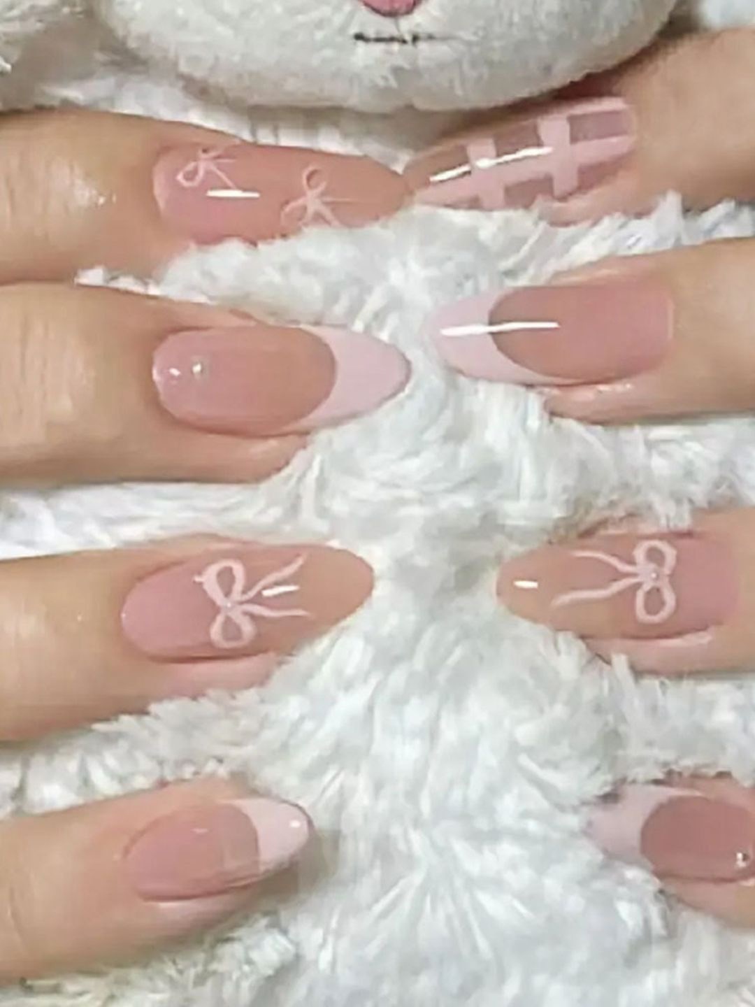 

Secret Lives 24- Pcs Glossy With 3D Stud & Bow Design Nail Art, Pink