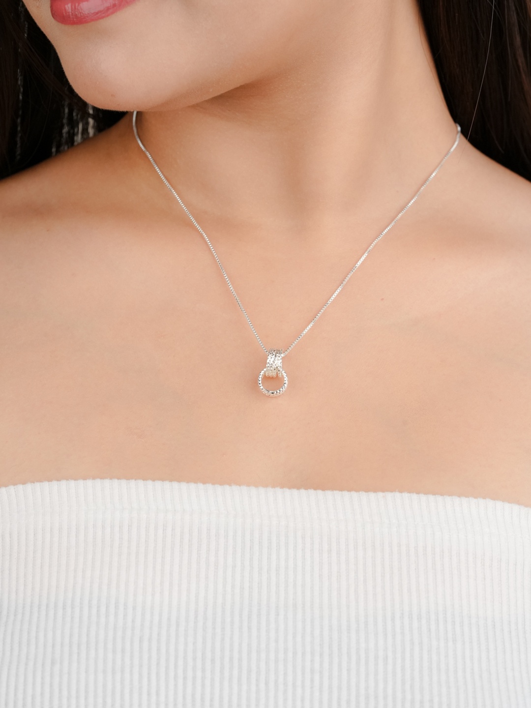 

Zeraki Jewels Silver-Plated Circular Pendants with Chains