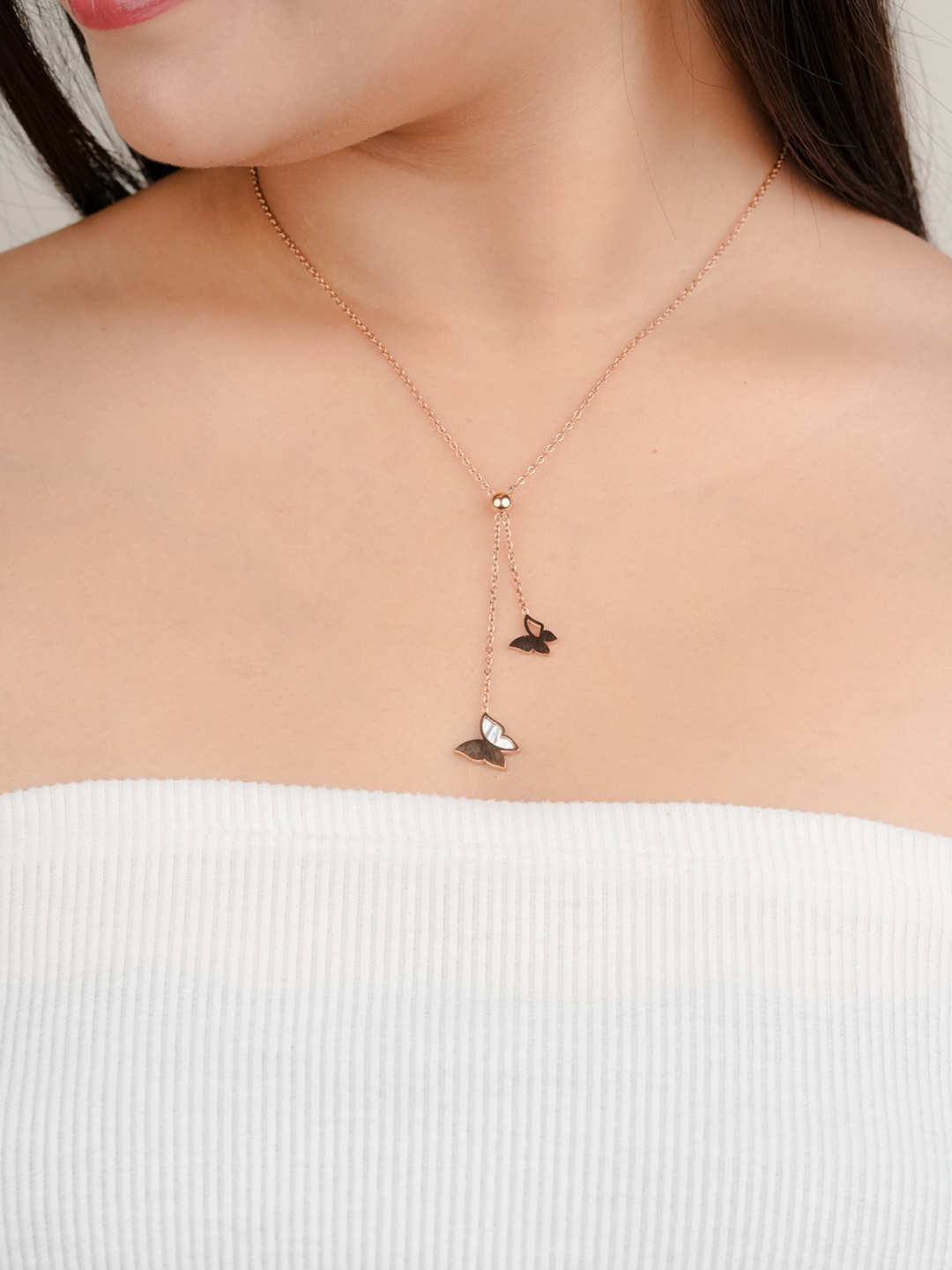 

Zeraki Jewels Gold-Plated Butterfly Shaped Pendant With Chain