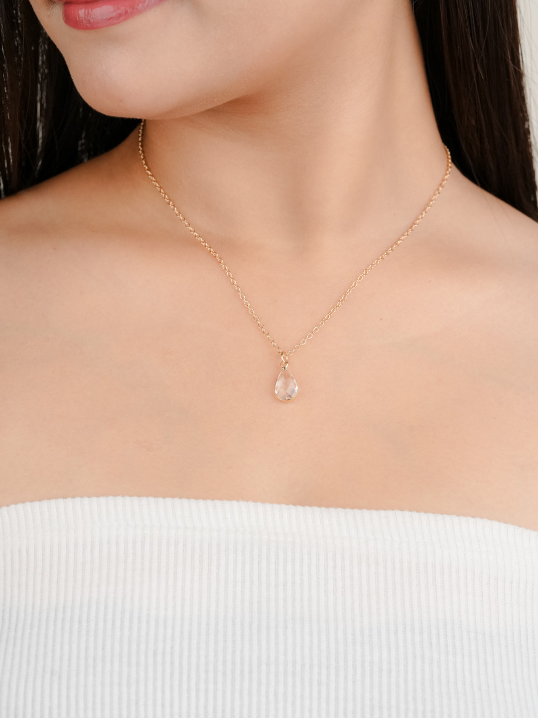 

Zeraki Jewels Gold-Plated Oval Pendant With Chain